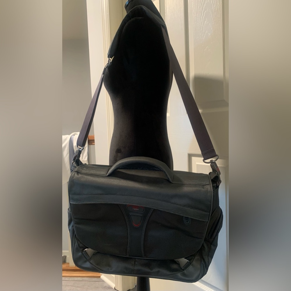 TUMI 5506GRH Black Tech Messenger Laptop Bag Briefcase